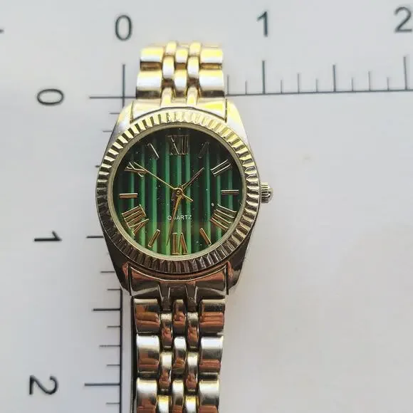 Vintage Watches Green Dial Gold Tone Bracelet Roman Numeral Quartz Watch - Picture 9 of 16